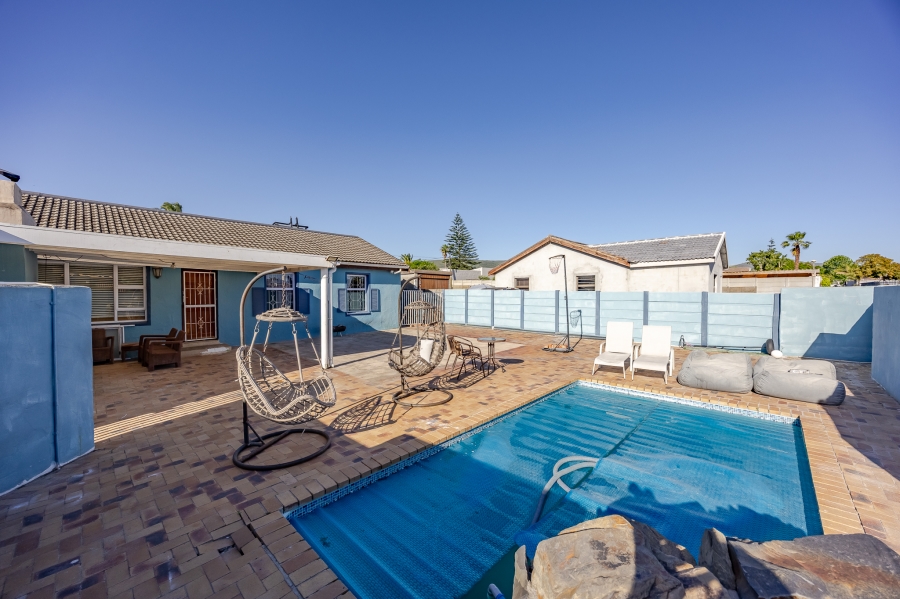 4 Bedroom Property for Sale in Bothasig Western Cape